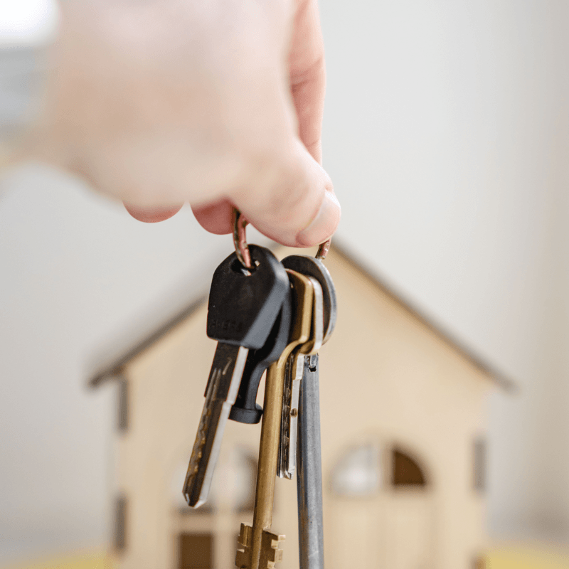 romanian-mortgage-adviser-uk-keys
